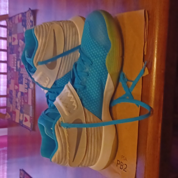 Kyrie 2 Easter - Picture 5 of 8